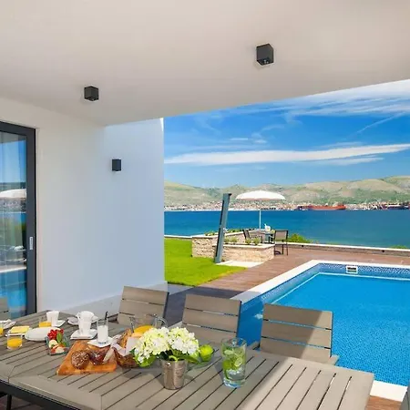 Luxury On The Beach With Pool More Vila Trogir
