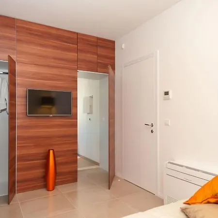 Vila Luxury On The Beach With Pool More Trogir