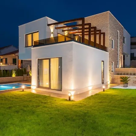 Luxury On The Beach With Pool More Vila Trogir