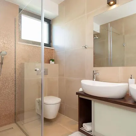 Vila Luxury On The Beach With Pool More Trogir