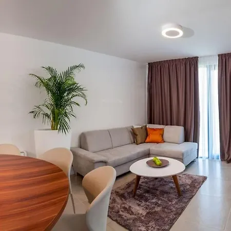 Vila Luxury On The Beach With Pool More Trogir