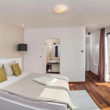Luxury On The Beach With Pool More Vila