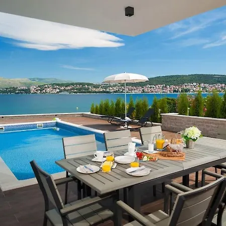 Vila Luxury On The Beach With Pool More