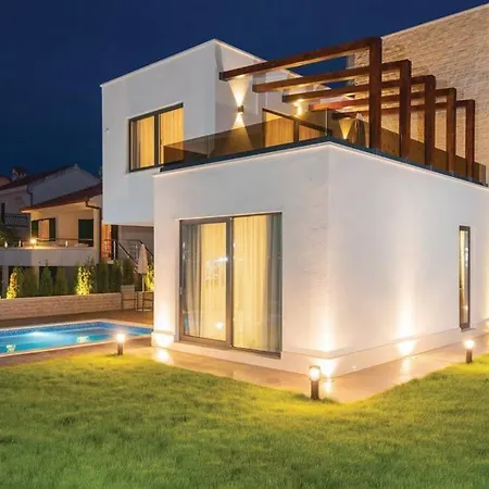 Luxury On The Beach With Pool More Vila