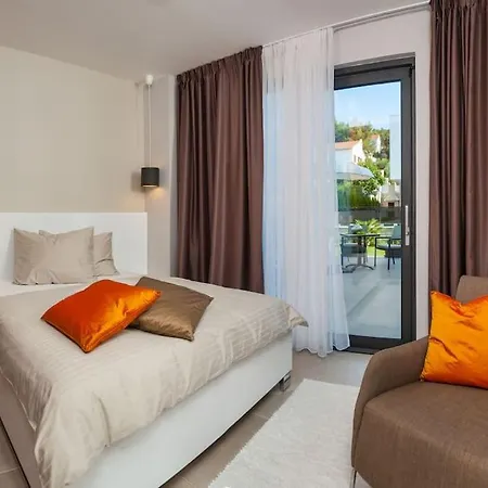 Vila Luxury On The Beach With Pool More Trogir