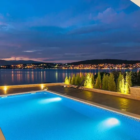 Luxury On The Beach With Pool More Vila Trogir
