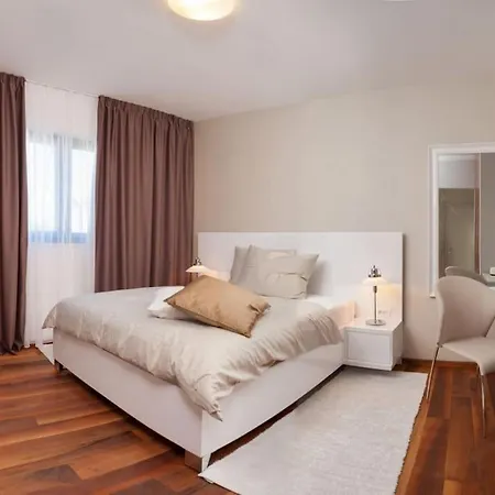 Vila Luxury On The Beach With Pool More